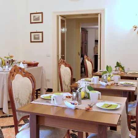 Pensión Maison D'art 4*